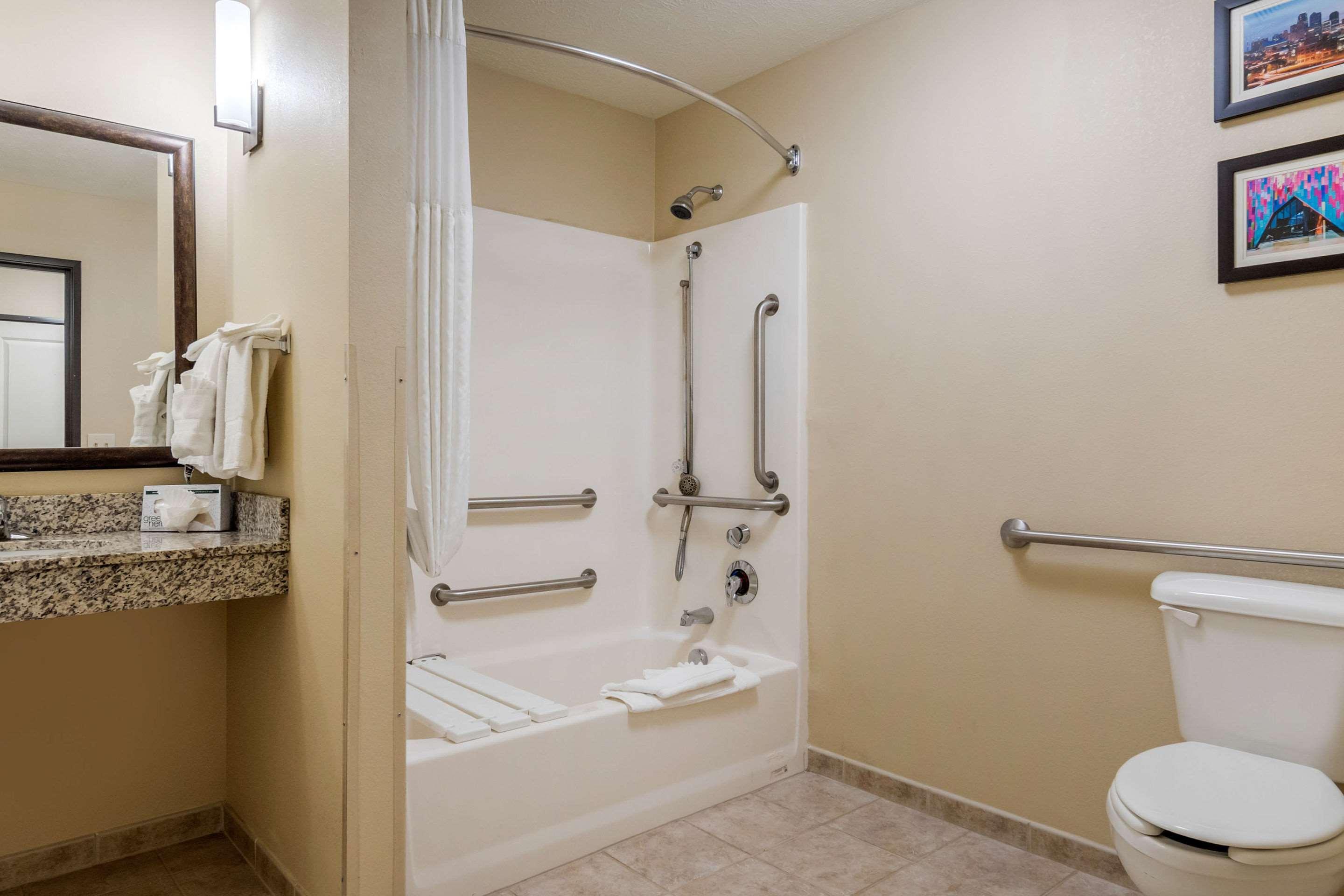 Comfort Suites Speedway - Kansas City Eksteriør billede