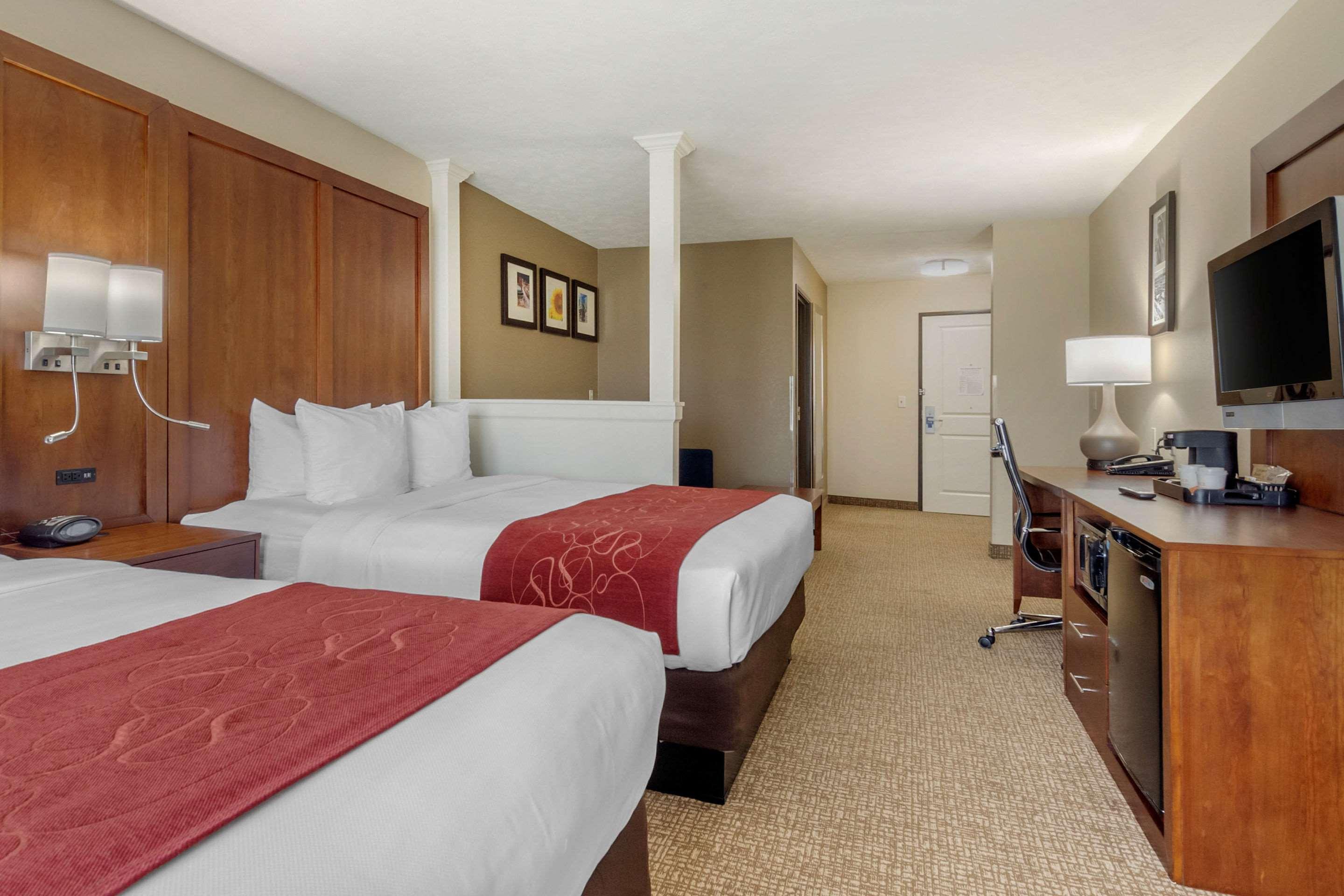 Comfort Suites Speedway - Kansas City Eksteriør billede