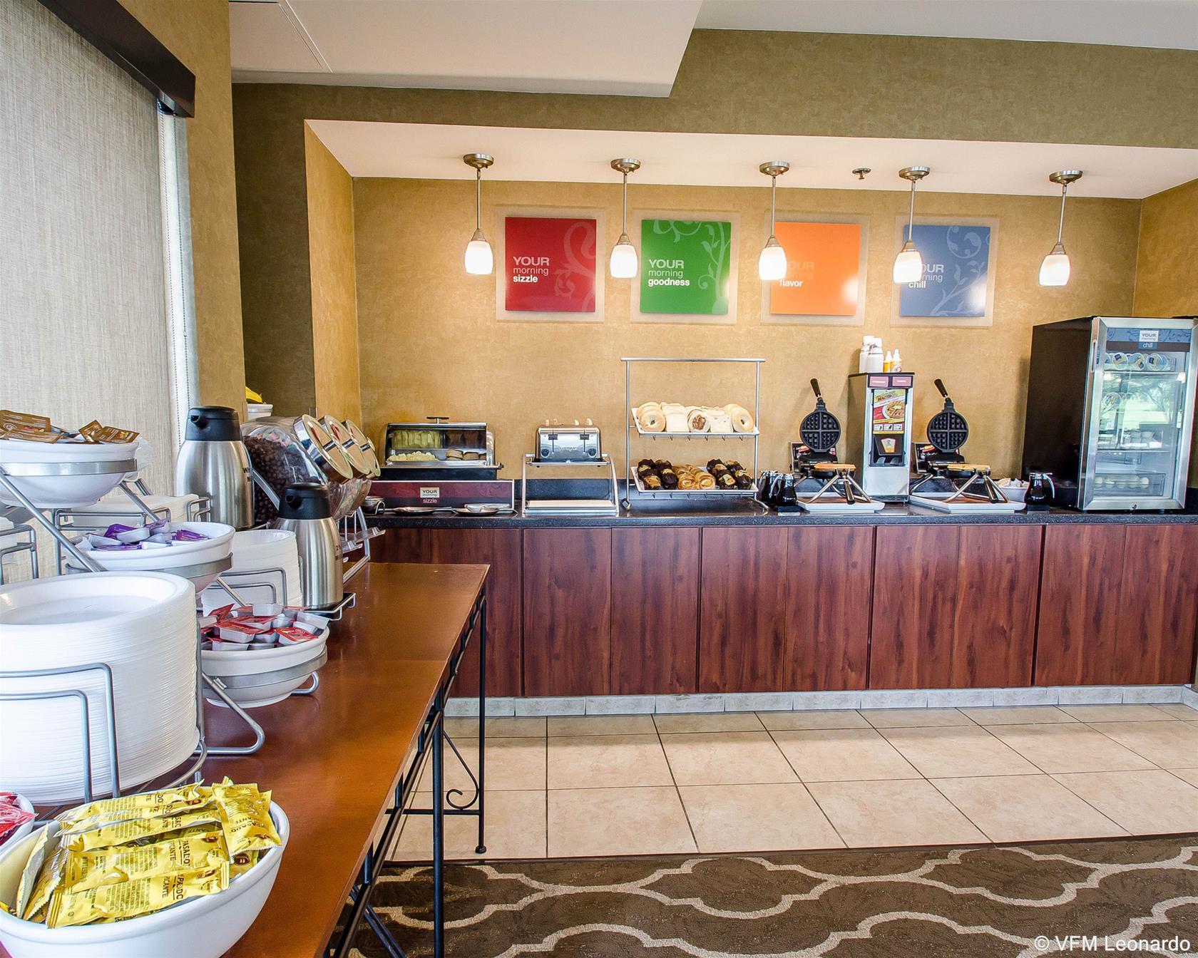 Comfort Suites Speedway - Kansas City Eksteriør billede