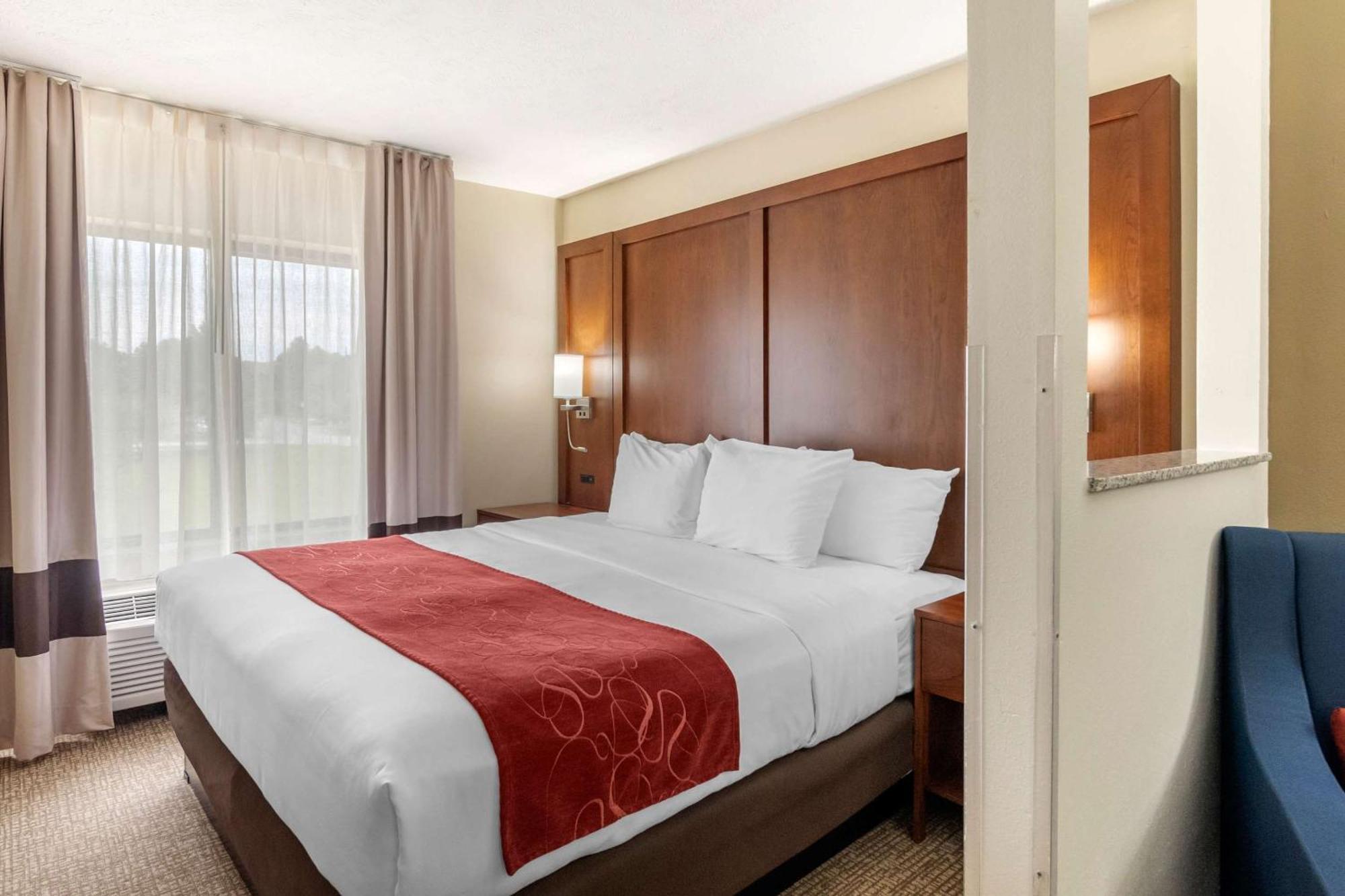 Comfort Suites Speedway - Kansas City Eksteriør billede