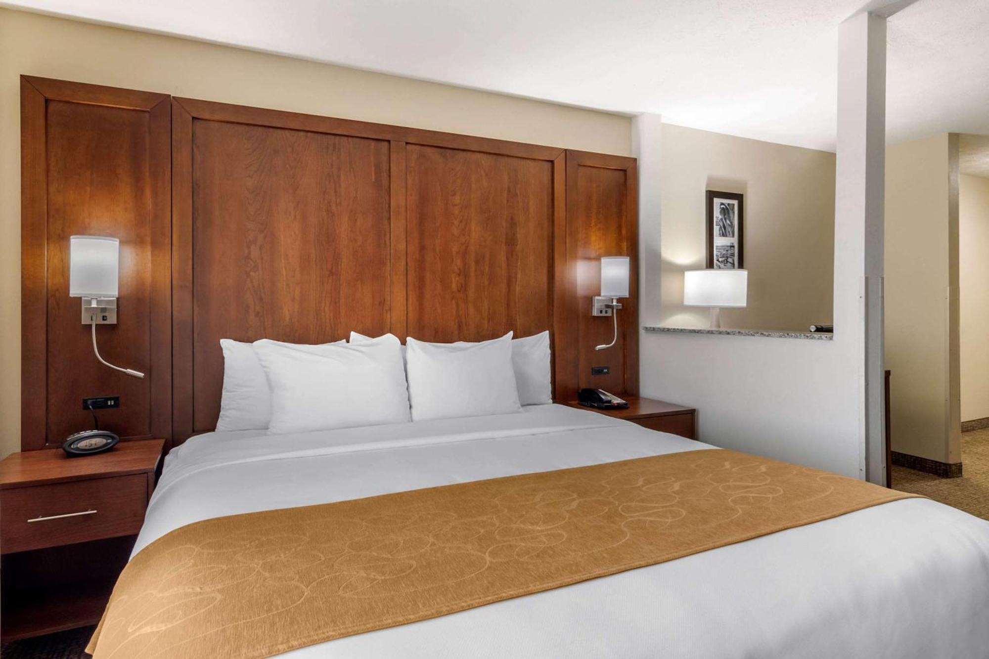 Comfort Suites Speedway - Kansas City Eksteriør billede